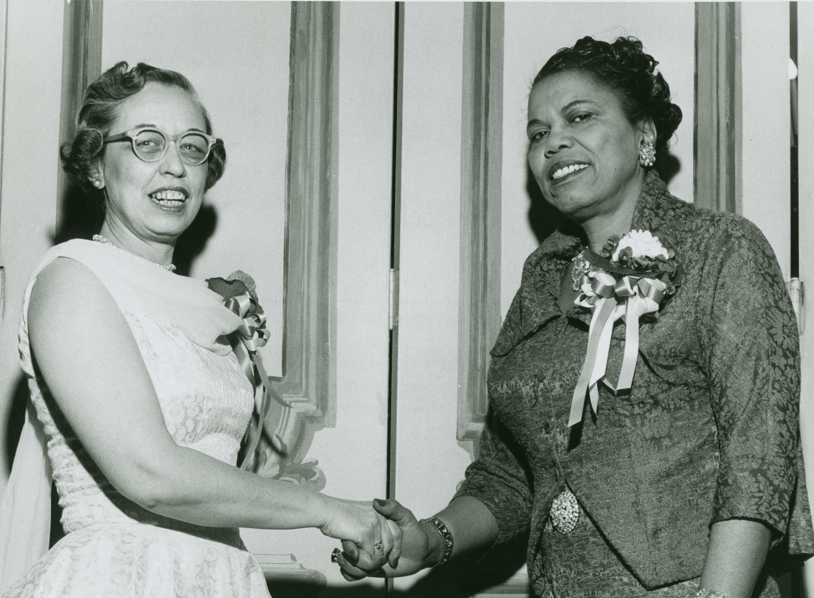 Osborne receives NYU's Nurse of the Year Award in 1959