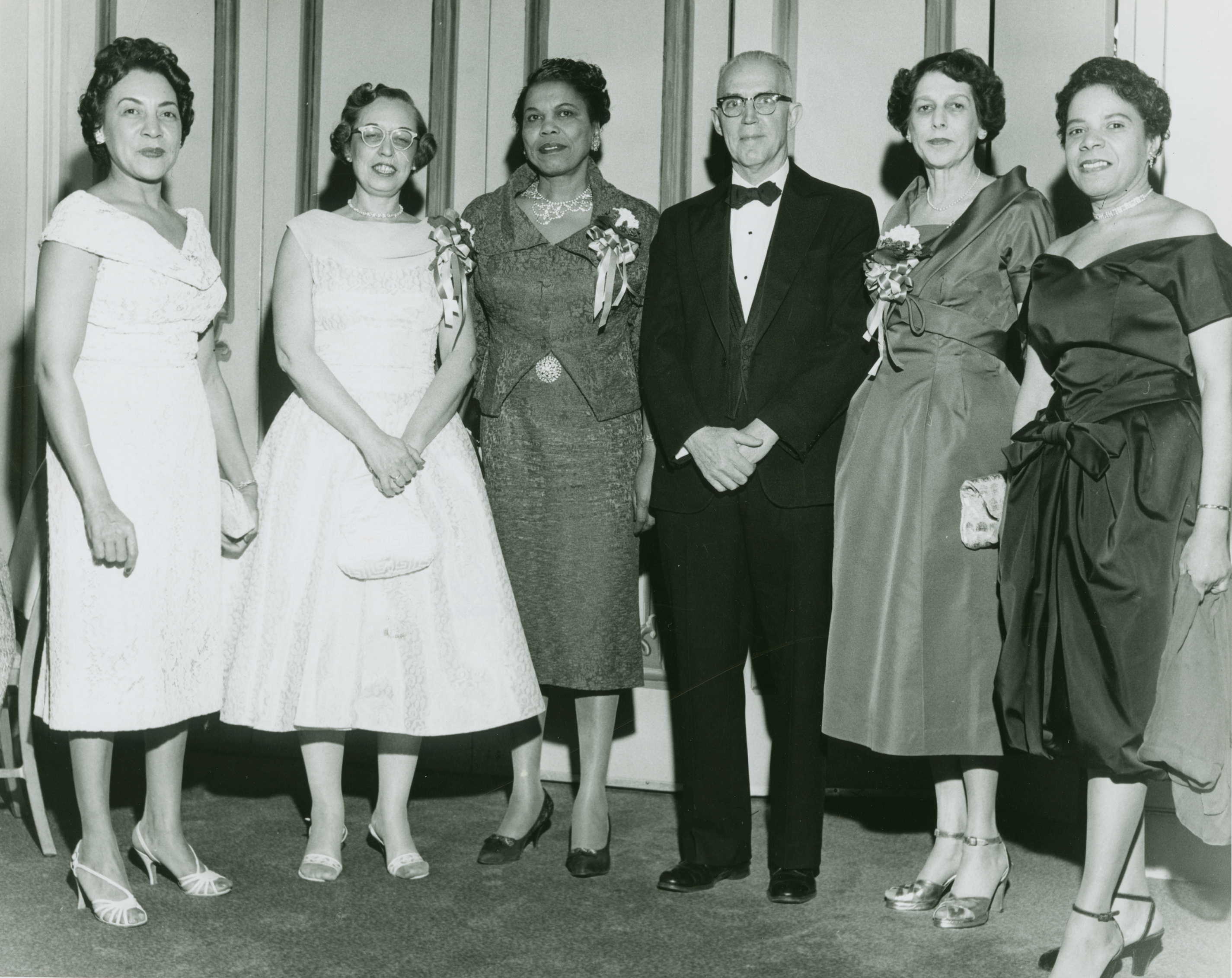 Osborne receiving NYU's Nurse of the Year Award, 1959