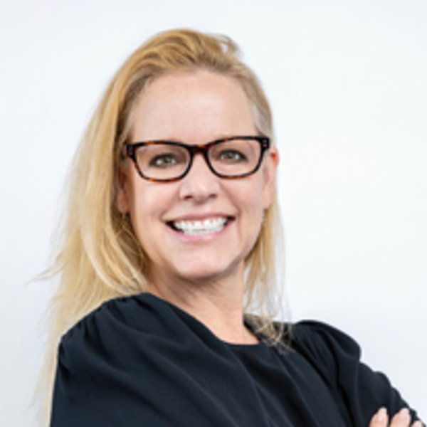 Laura Jelliffe-Pawlowski professional headshot 
