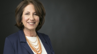 Susan Altman headshot